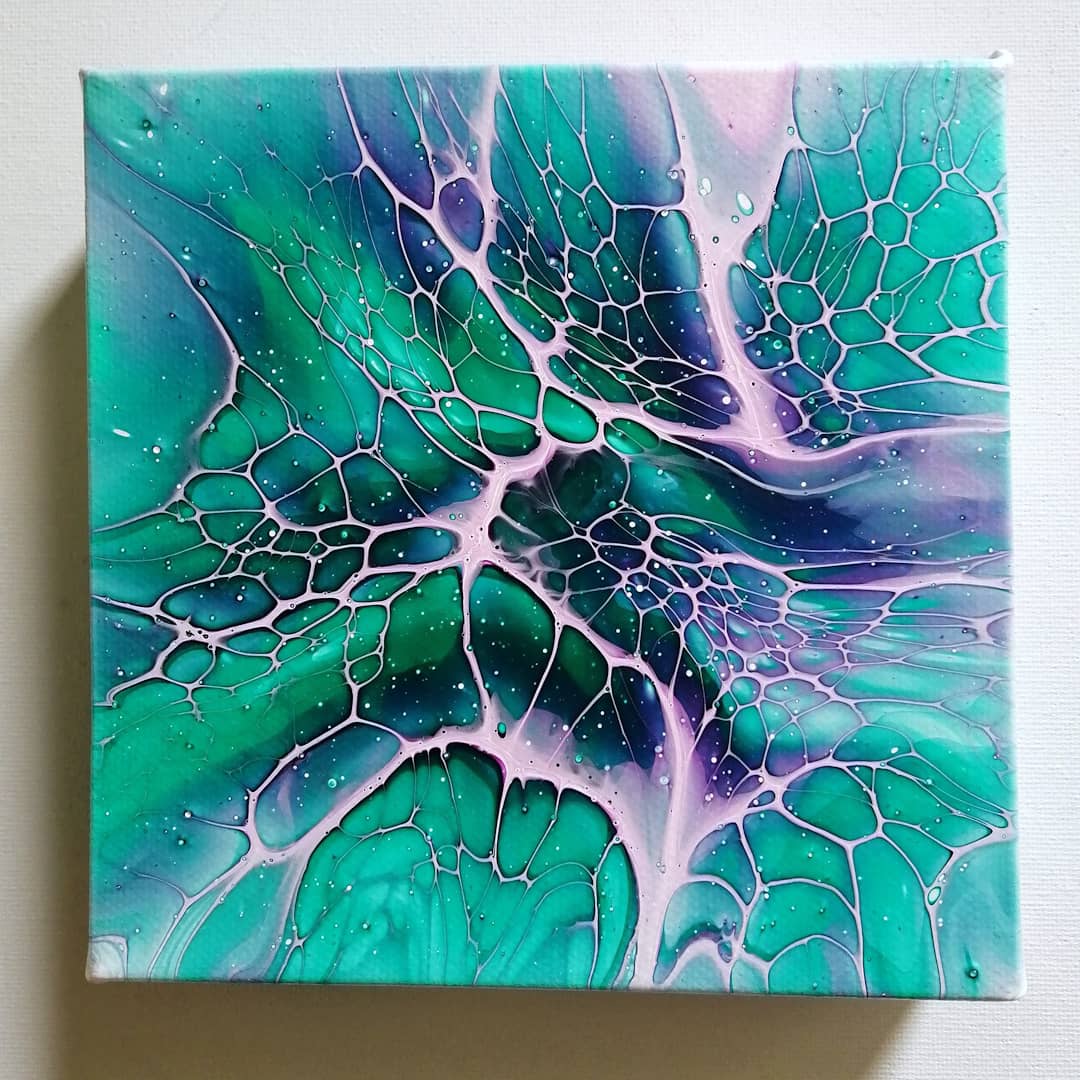 dawnroseart's tweet photo. Took the Sheleeart fluid art online course a couple of weeks ago and these are my first results. I couldn't be happier with how they turned out. #sheleeartstyle #fluidart #ArtistOnTwitter #green #onlinecourse #amazing #happydays https://t.co/rly4S3CFjy