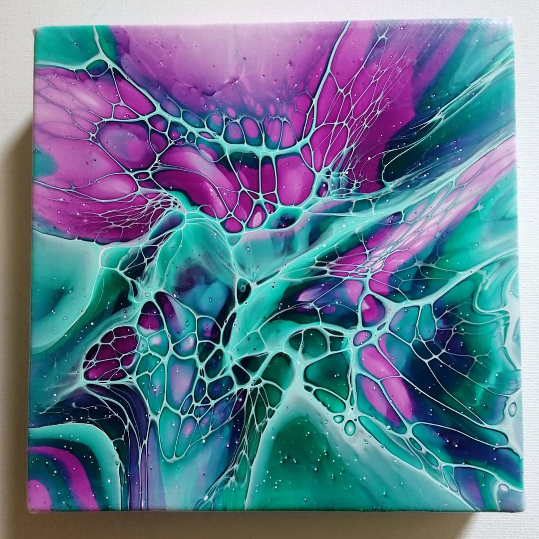 dawnroseart's tweet photo. Took the Sheleeart fluid art online course a couple of weeks ago and these are my first results. I couldn't be happier with how they turned out. #sheleeartstyle #fluidart #ArtistOnTwitter #green #onlinecourse #amazing #happydays https://t.co/rly4S3CFjy