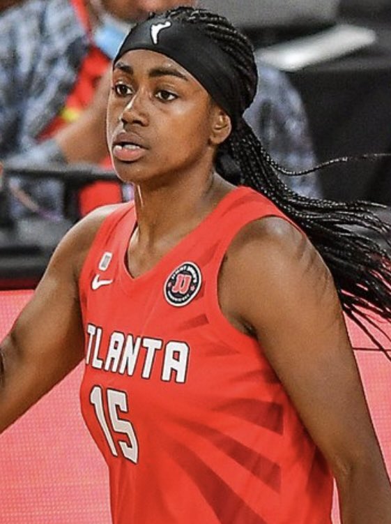 UConnWBB's tweet photo. Tiffany Hayes 🔥

She has 26 points in each of the last two games and is averaging 22 in the last three! https://t.co/PN93D1g9Dz