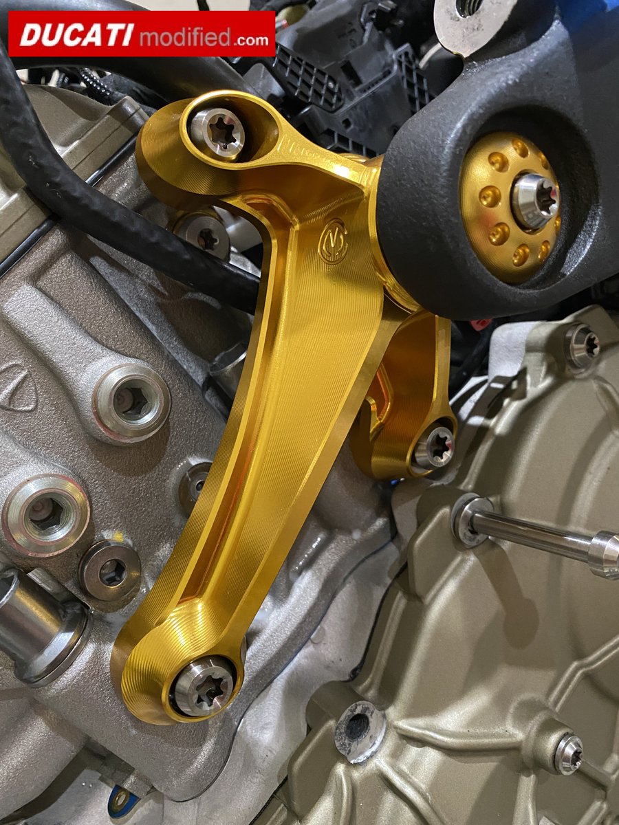 Motocorse Tripod Engine Frame Bracket (Billet) and Motocorse Frame Plugs with ProTi Titanium bolts. Details in here: ducatimodified.com/threads/ducati…
#ducati #ducatipanigale #ducatipanigalev4 #panigalev4 #ducatimodifiedforum #ducatimodified #panigale  #proti #protiffr #protititaniumbolts