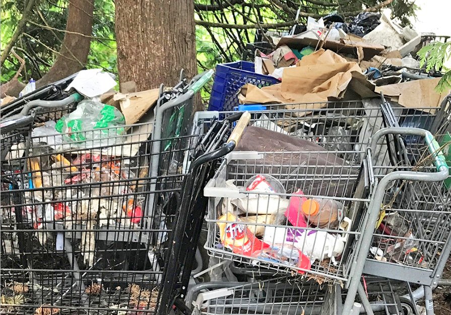 DSmasne's tweet photo. >>>--->i-90 corridor Cash &amp; Carry / #HomeLessInSeattle #FreeWayCamping https://t.co/5bqOsWUm70