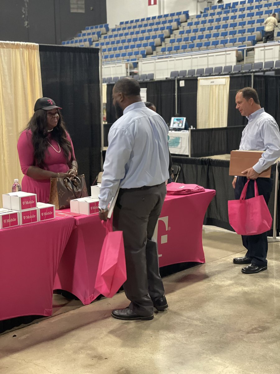 ccarrin17's tweet photo. So many people expressed gratitude for the opportunity to speak directly to their dream employer @TMobile Career Expo. Thank you Birmingham Customer Care for helping to make this event remarkable!  @CallieField @dreddy7_dt @crystalbarnhart @christy_kelso  #STRMarketing https://t.co/Rp3BVcjaDv
