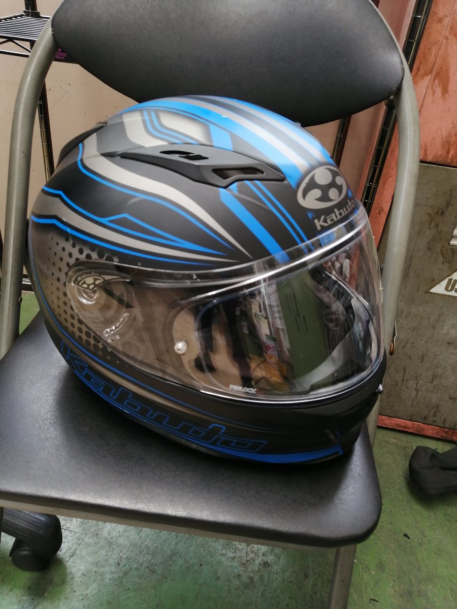 skyreno11's tweet image. 単車で出勤する日はいつもこれ
#半帽グローブ無しとか絶対無理
#時々見かけるけど死にたいのかなぁと思ってしまう
#KAMUI2
#つや消し青銀黒にやられました
#超お気に入り