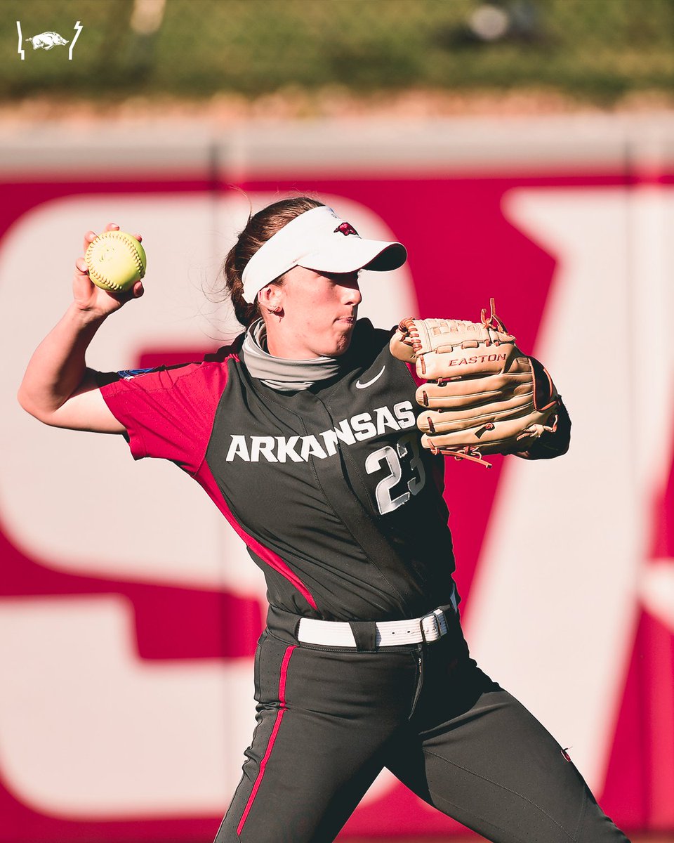 RazorbackSB's tweet image. E1 | Arizona 2, Arkansas 0