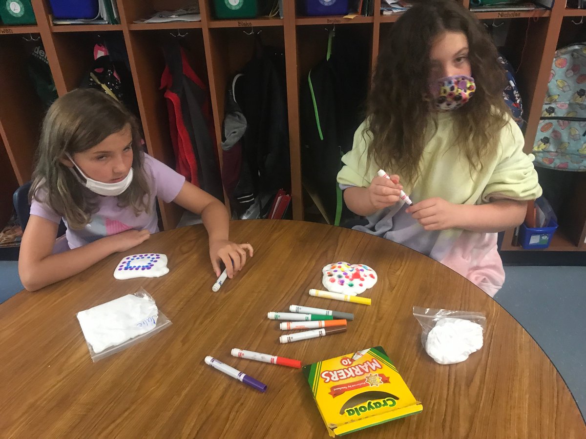 Another fun day of STEAM learning. Today was about non-newtonian fluids. We made two different kinds of slime and applied different amounts of pressure to see how how they acted. Then finished by drawing on the slime and stretching it out to give it some color. #TrustyHuskies