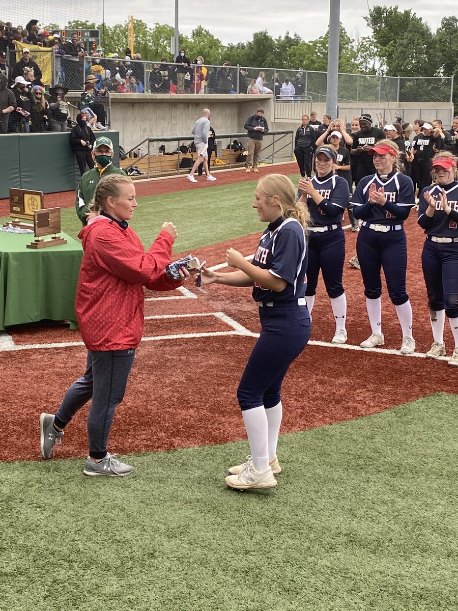 jagscoachwilli's tweet photo. What a run! Kansas 6A Runners-up! @breeederer @MiaWi11s2024 #ONEMentality https://t.co/r3jfcsMpHt