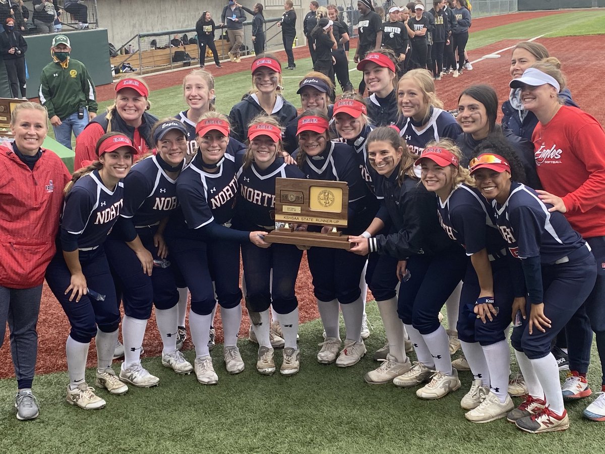 jagscoachwilli's tweet photo. What a run! Kansas 6A Runners-up! @breeederer @MiaWi11s2024 #ONEMentality https://t.co/r3jfcsMpHt