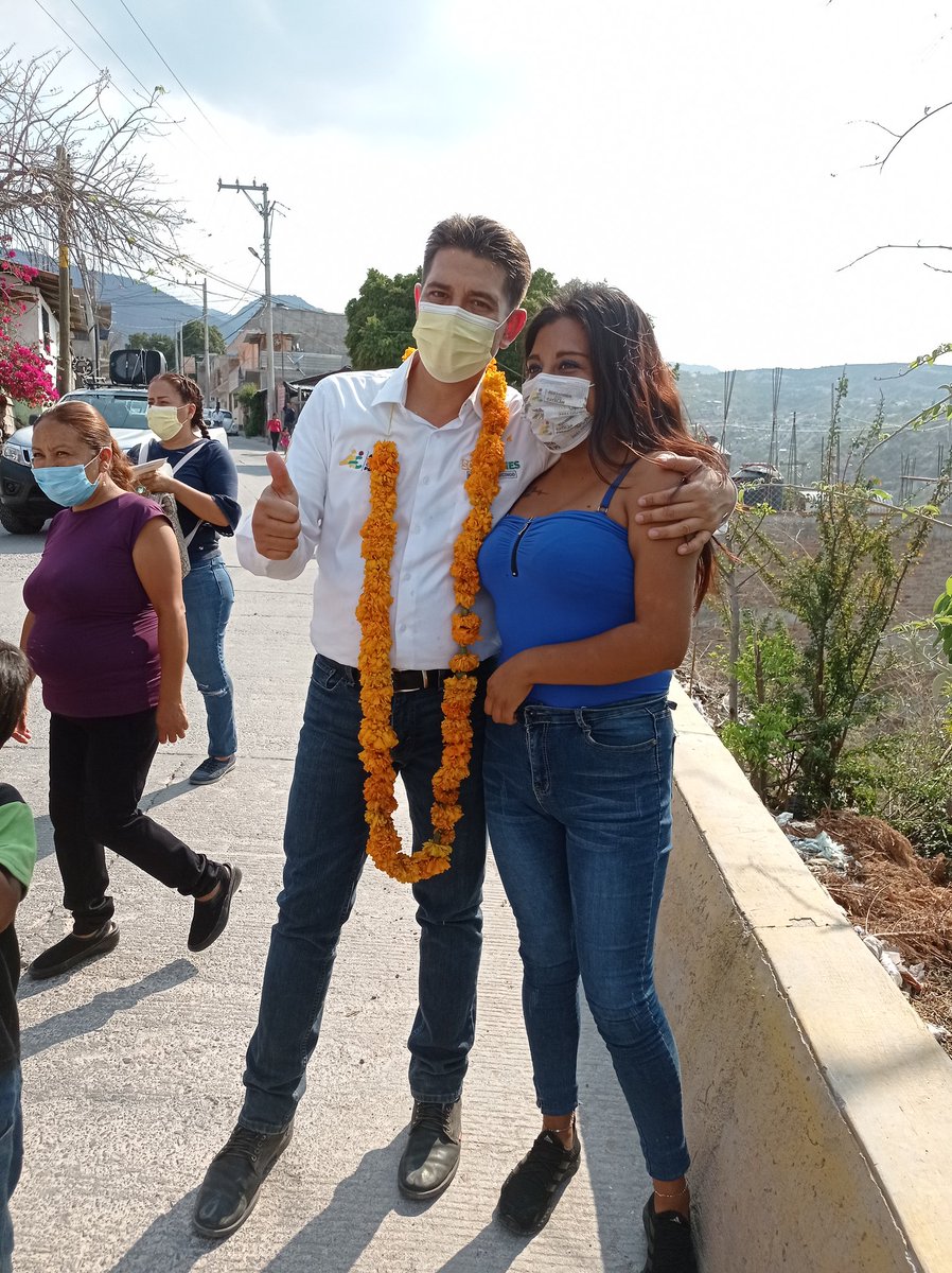 AlejandroArcosC's tweet photo. Recorrí junto a @Mario_M_Arcos @FerCalixtoC y Bety Vélez la colonia Plan de Ayala donde reiteré mi compromiso de traer #Soluciones para #Chilpancingo.
#EstoyListo #VamosAGanar https://t.co/uEDCZywfNT