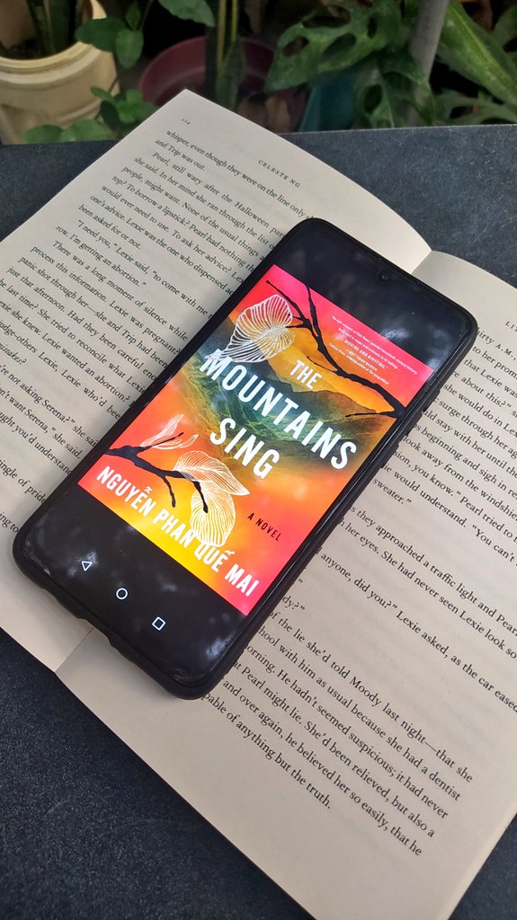 lemonyysnickers's tweet photo. Book #8 for @asianreadathon: The Mountains Sing by Nguyen Phan Que Mai
Reading Prompt: Fave genre;Vietnamese ๐ป๐ณ
Rating: 5 starsโจ
A story of a family's strength during the painful events in Vietnam's history. One of my new fave!
#AsianReadathon #StanAsianAuthors
#BookTwitter https://t.co/62GO6WUS9I