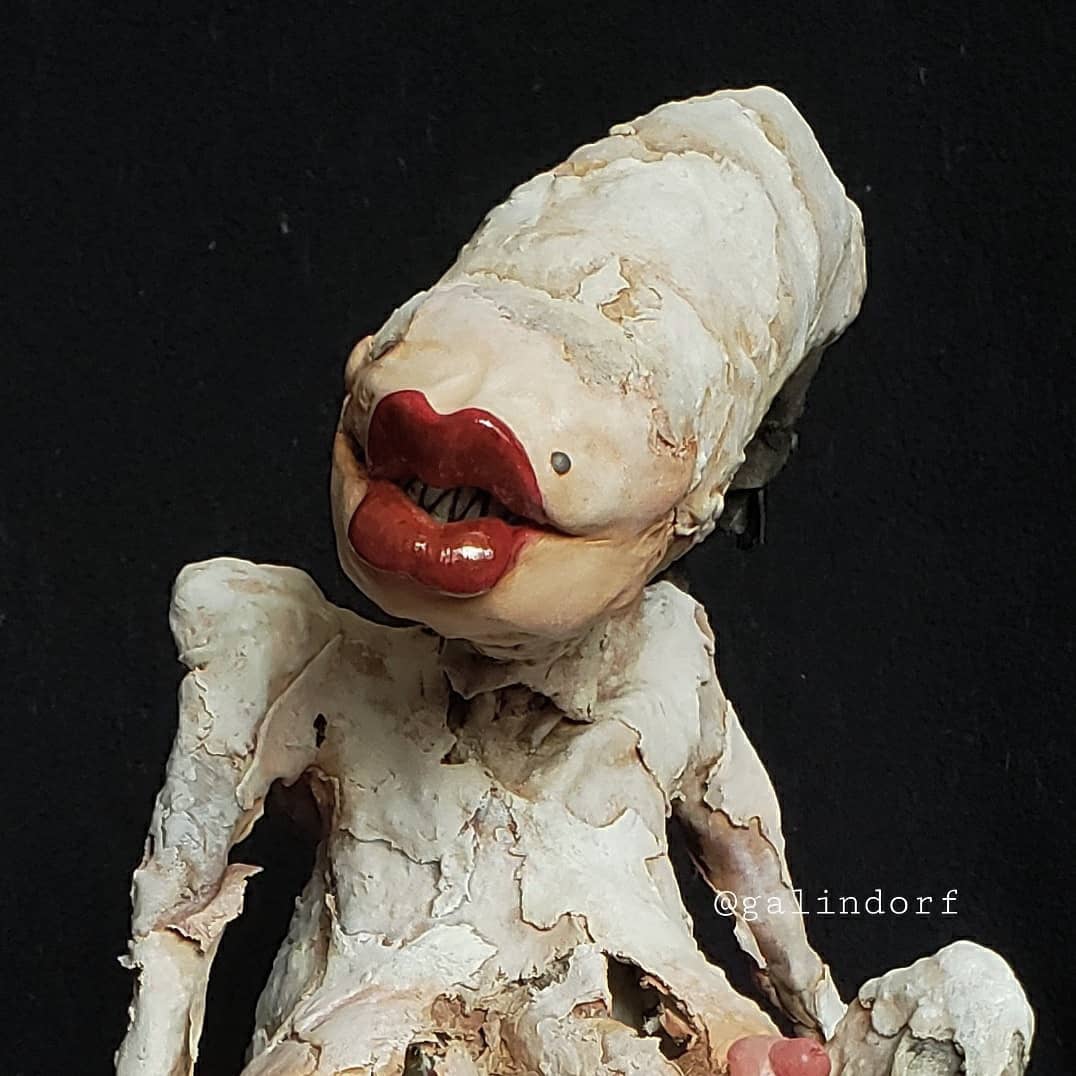 Galindorf's tweet photo. Mother's Love (portrait)
Mixed Media sculpture
Approximately 11" high
.
.

you came from her own body
 .but she chose him anyway

📸 https://t.co/gkYtzOJ1B3 via https://t.co/CpqdL5DL2B https://t.co/WHOHHY1DPX