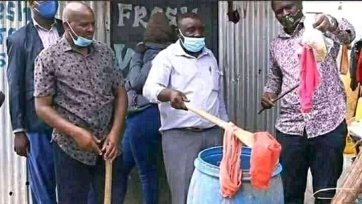 liquid256_amato's tweet photo. Woman caught making kwete with her under pants, she says it helps add flavor. 😂😂😂🙌🙌🙌 https://t.co/LNLzUN57uE