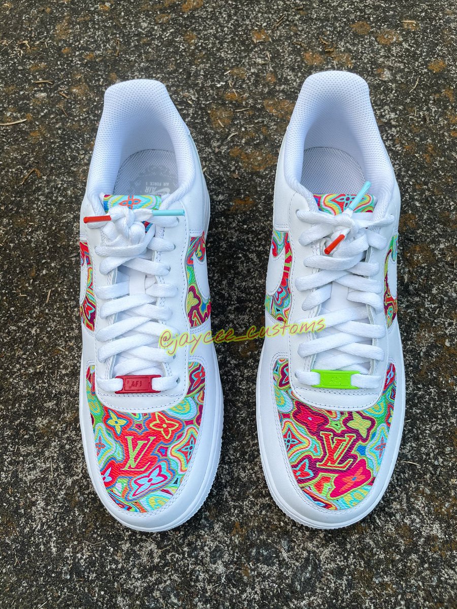 jayceecustoms's tweet photo. 🧑‍🎤 “NEON GUTS” 🤮 #LV Drip 🩸🔥 🪅 #jayceecustoms #atlcustoms #sneakerhead #af1custom #nikecustom #louisvuitton https://t.co/sCwQFE1NTa