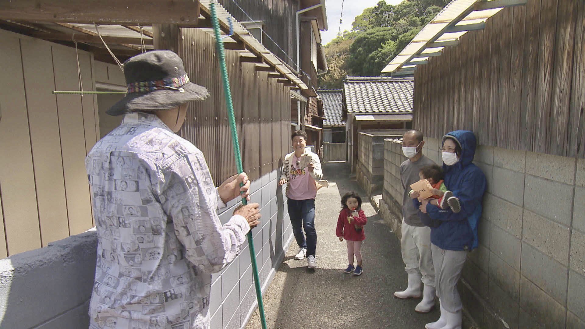 Yabビープくん あす正午からは タビ好キ 舞台は 下関市豊浦町川棚 港町で出会ったのは とにかく前向きな若いご夫婦 ウニをご馳走になって前川さんも上機嫌 町のことは何でも知ってる おしゃべりお母さんも登場 海の女はたくましい と