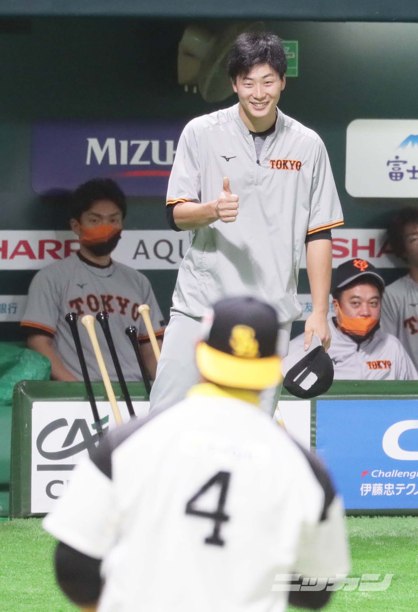 日刊スポーツ 巨人担当 ソフトバンク ー 巨人 29日 ペイペイドーム 元ヤクルトコンビ 広岡大志 バレンティン 日刊スポーツnews 日刊スポーツ サムアップ 可愛い 廣岡大志 T Co Aeotqpedaj Twitter