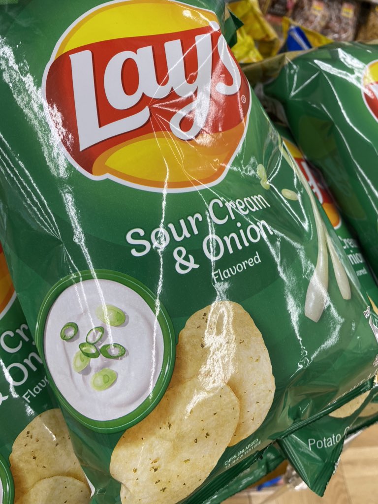 もるだー みんな騙されるな この質感のレイズは 台湾産 だ 真に美味い身体に死ぬほど悪い悪魔的な塩っ辛さの 北米版 レイズが最高に美味いんだ 探せ 北米版のレイズを 食ってみな 飛ぶぞ おやつ ポテチ ポテトチップス