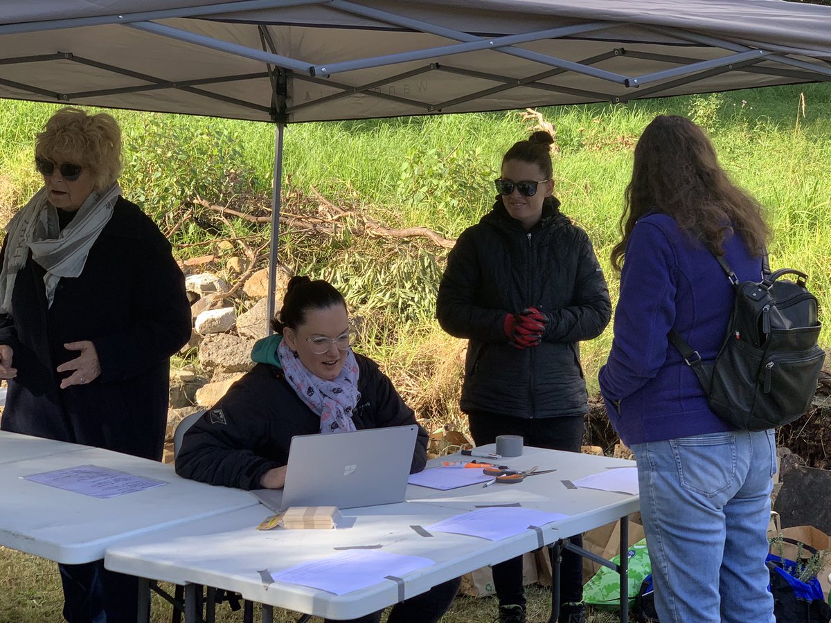 casng2015's tweet photo. Plant giveaway to locals registered to receive plants as part of CASNG’s Pollinator Corridor program is underway. #OurLakeMac #sustainability #cardiffnsw #casng https://t.co/5FM7Lv33FD
