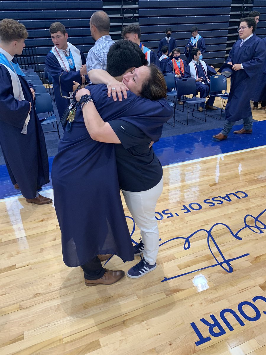 Tess774's tweet photo. Congratulations to all my babies!! Gentlemen I have no words to express how proud I am of each and everyone of yβall.. Thank you for allowing me on your amazing journey.. I love yβall too the moon and back!! Sosa Out.. π.. #SosaProudπππ https://t.co/z549KNICoB