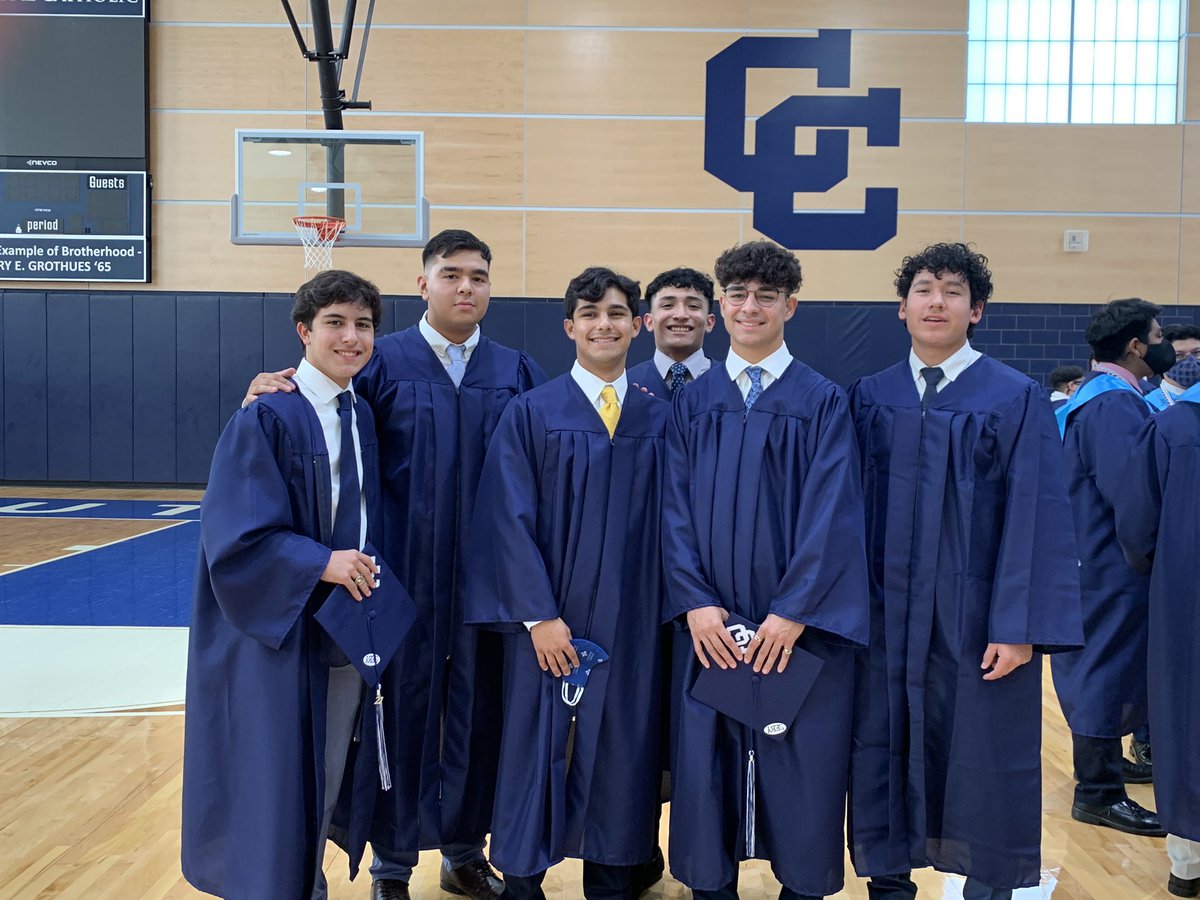 Tess774's tweet photo. Congratulations to all my babies!! Gentlemen I have no words to express how proud I am of each and everyone of yβall.. Thank you for allowing me on your amazing journey.. I love yβall too the moon and back!! Sosa Out.. π.. #SosaProudπππ https://t.co/z549KNICoB