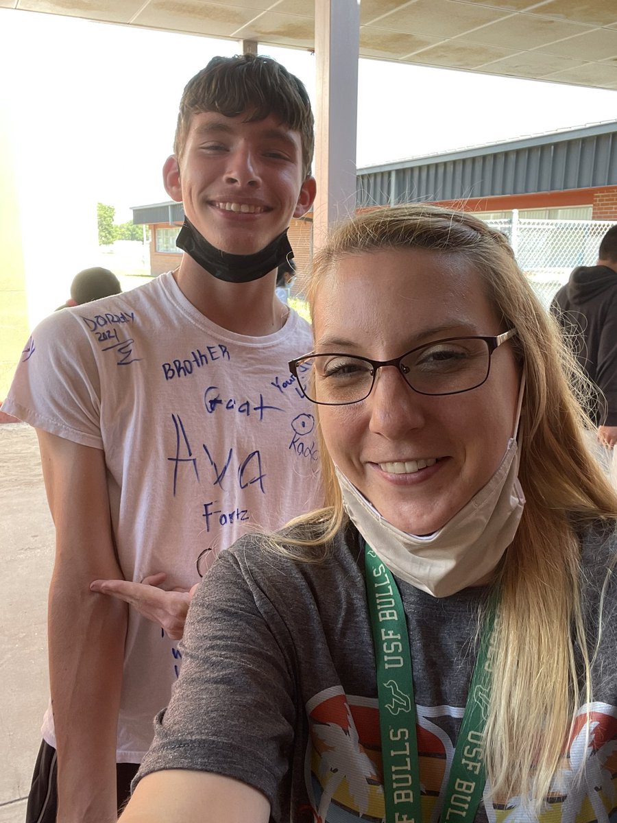 ParentiTameka's tweet photo. These kids are the best!! I will miss these crazy people so much but I’m so proud of them and know they will do amazing in high school! #congrats #tcms #lastdayofschool2021 #8thgradersrock #proudteacher https://t.co/o1ozvMUfTx