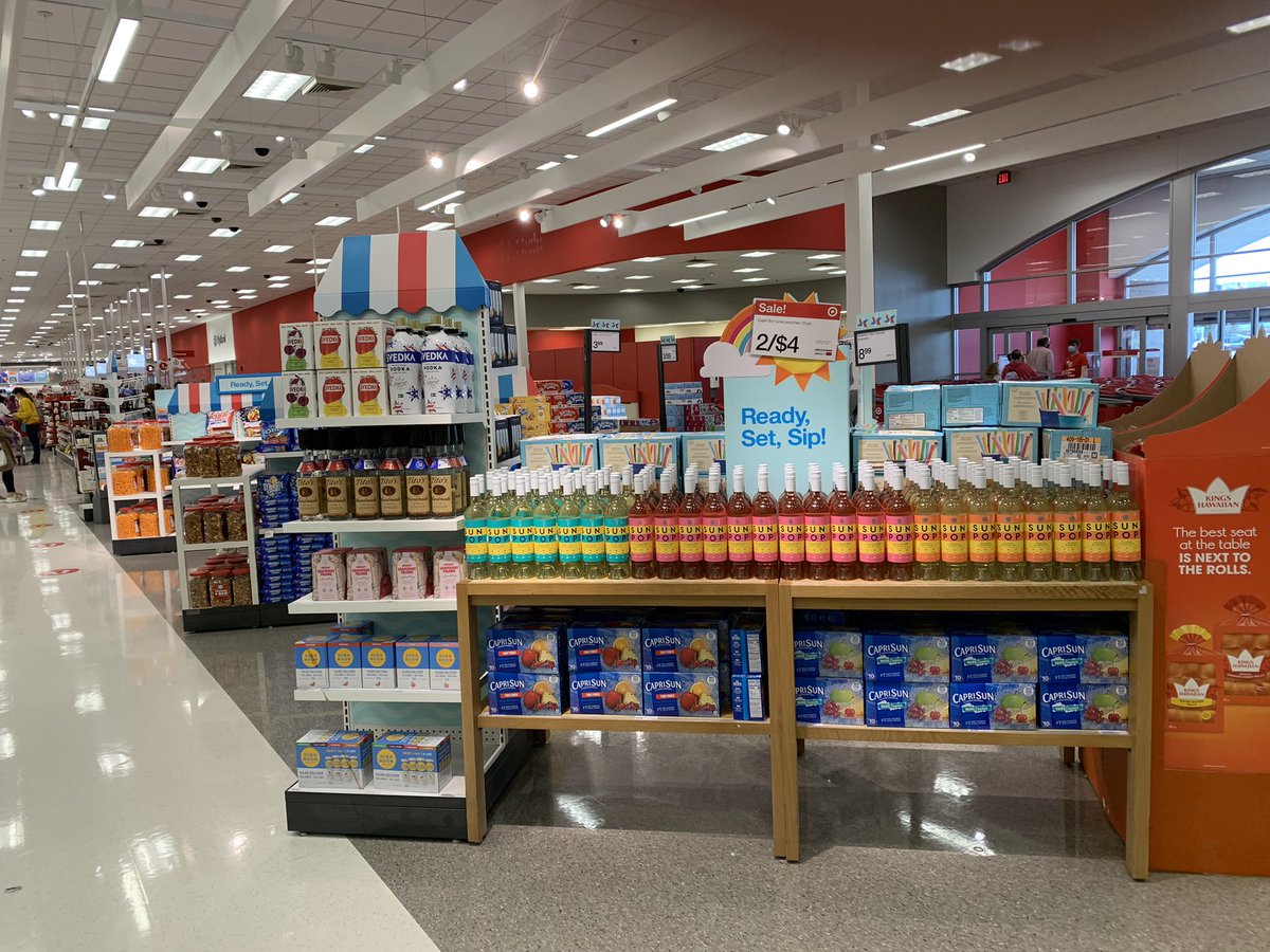 kurtdgriebel's tweet image. Summer 2021 officially begins this weekend and we have it set up perfectly at T1768 North Cedar Rapids Iowa 🇺🇸🌽☀️🎯👍😀 @TargetTess @PaigeWatson_TGT @Samantha_TGT @Le_Hulett @KD_Kline @RobSpringer @Alicia_Michel21 @allieattarget @WilliamAtTarget