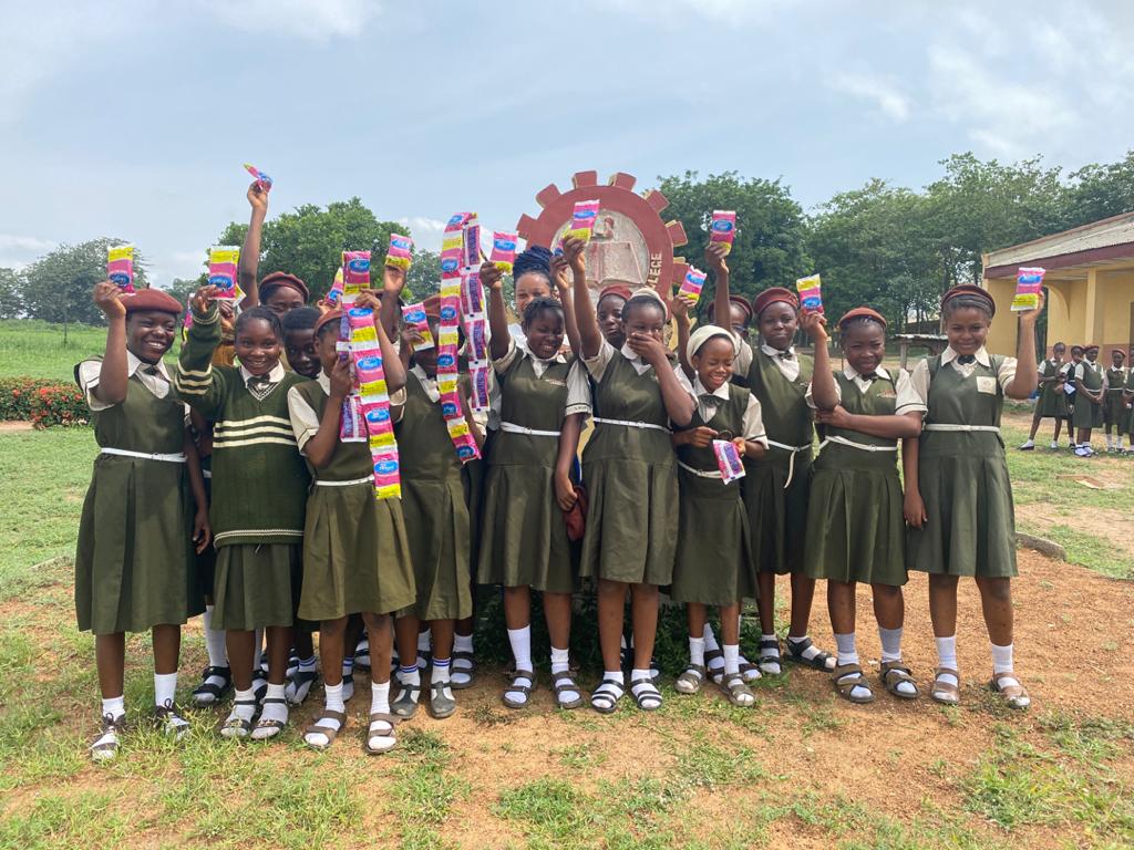 YaliRLCAlumNgSW's tweet photo. #YALI RLC Alumni in the SouthWest region of Nigeria commemorated the 2021 #MenstrualHygieneDay with a "PadHerUp Campaign" 

The event took place simultaneously at 4 diff. schools across the region. 

#Sanitary pads were shared towards reducing #periodpoverty among #teenage girls https://t.co/2h6aDROJAy