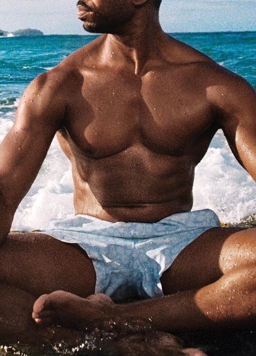 𝐰𝐡𝐨 𝐜𝐨𝐧𝐪𝐮𝐞𝐫𝐬 𝐭𝐡𝐞 𝐦𝐢𝐧𝐝, 
𝐜𝐨𝐧𝐪𝐮𝐞𝐫𝐬 𝐭𝐡𝐞 𝐰𝐨𝐫𝐥𝐝.