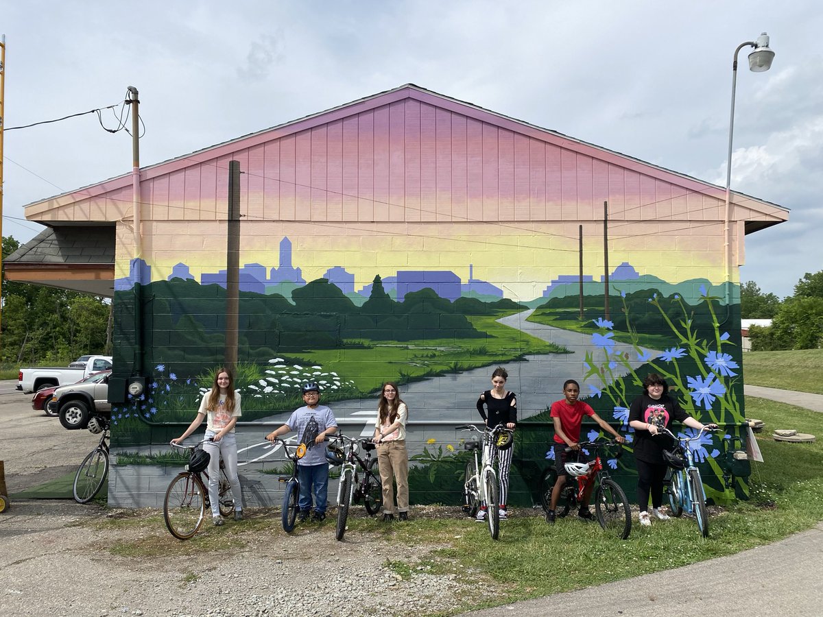 ProjectJericho's tweet image. We got a victory lap in before the weather dropped 30 degrees. 😳🚲 #hopeaheadmural