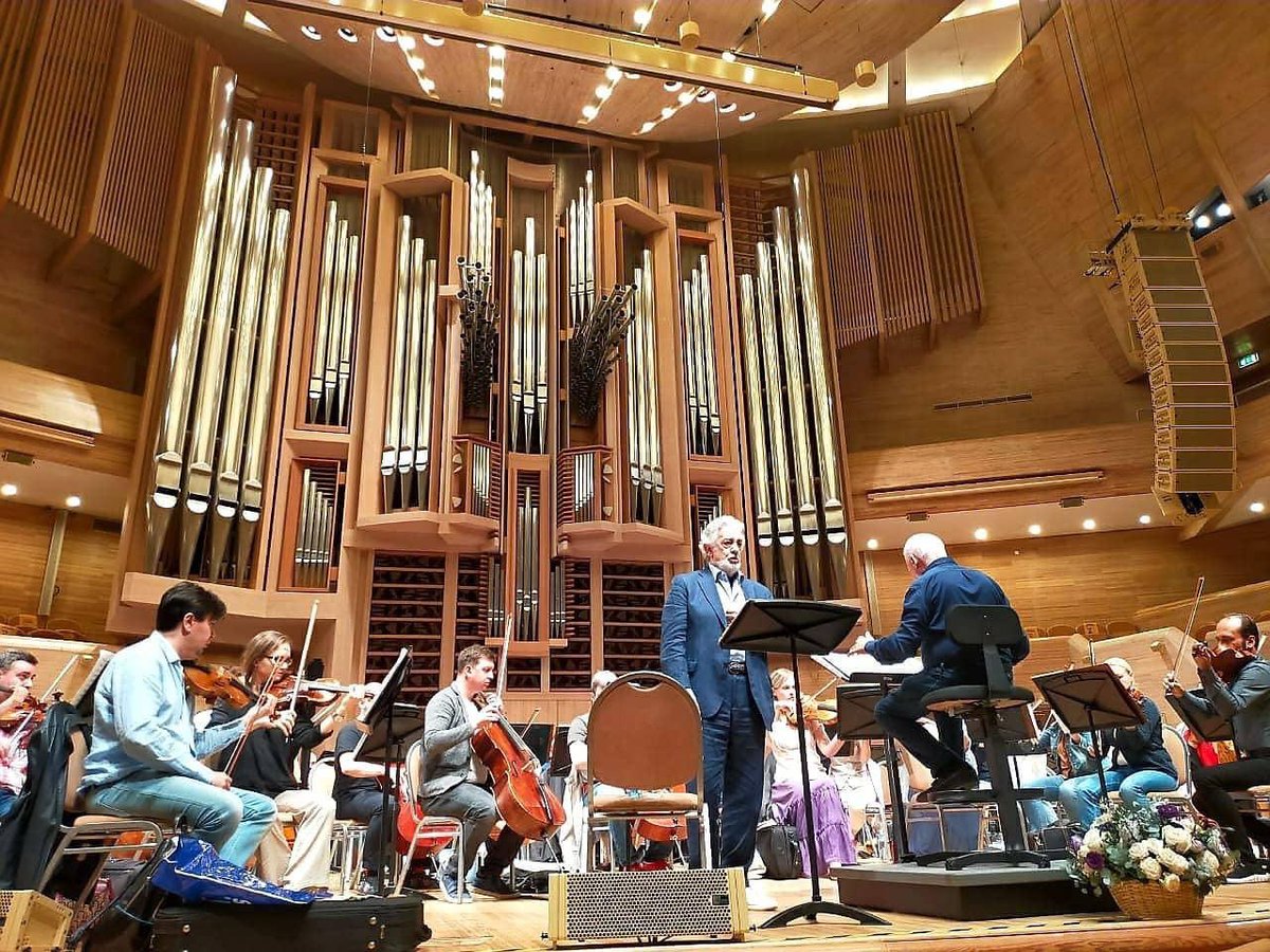 Maestro <a href="/PlacidoDomingo/">Placido Domingo</a> &amp; Dmitry Korchak rehearsal with NFOR and Vladimir Spivakov for the concert on May 31 at Great Hall of the Moscow Conservatory during XXI Open Arts Festival. Photos taken on 28 May. More info for the concert: nfor.ru/2021/05/22/pla…
