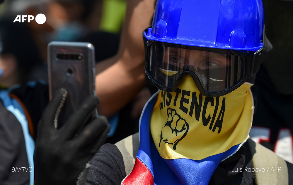 Colombia cumple un mes de estallido social con miles en las calles y nuevas víctimas #AFP u.afp.com/UhLZ