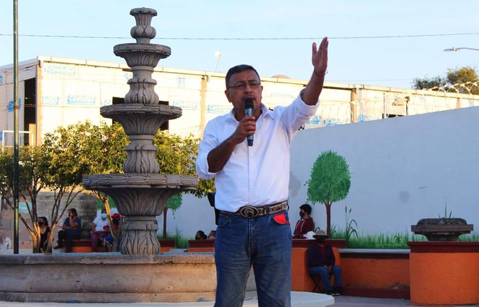 figueroa_olvera's tweet photo. El trabajo en favor de las y los escobedences requiere compromiso, sentido humano y atención a la ciudadanía. 

Continuamos trabajando para conseguir grandes resultados, con principios y valores.

 #HonestidadYTrabajoPorTi 

#YoConElProfe https://t.co/j8T1NOxgac