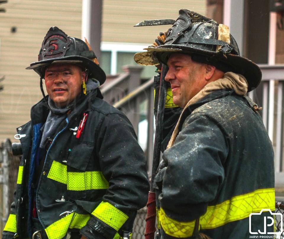 JarviProductio1's tweet image. Great job by @LawrenceFire146 with a quick knock down and quick response with a fire on Willow Street on 05/28/2021. #lawrencemass #lawrencema #lawrencefire #firefighters #firstresponders #jarviproduction @Bfmorty