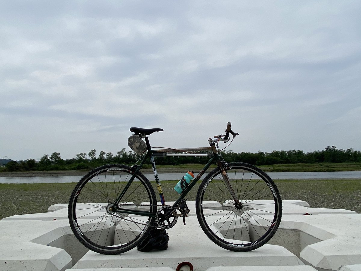 KtrWork's tweet photo. 朝活
#tracklocross @多摩川
#squidbikes #soez https://t.co/2C4TYMD8iZ