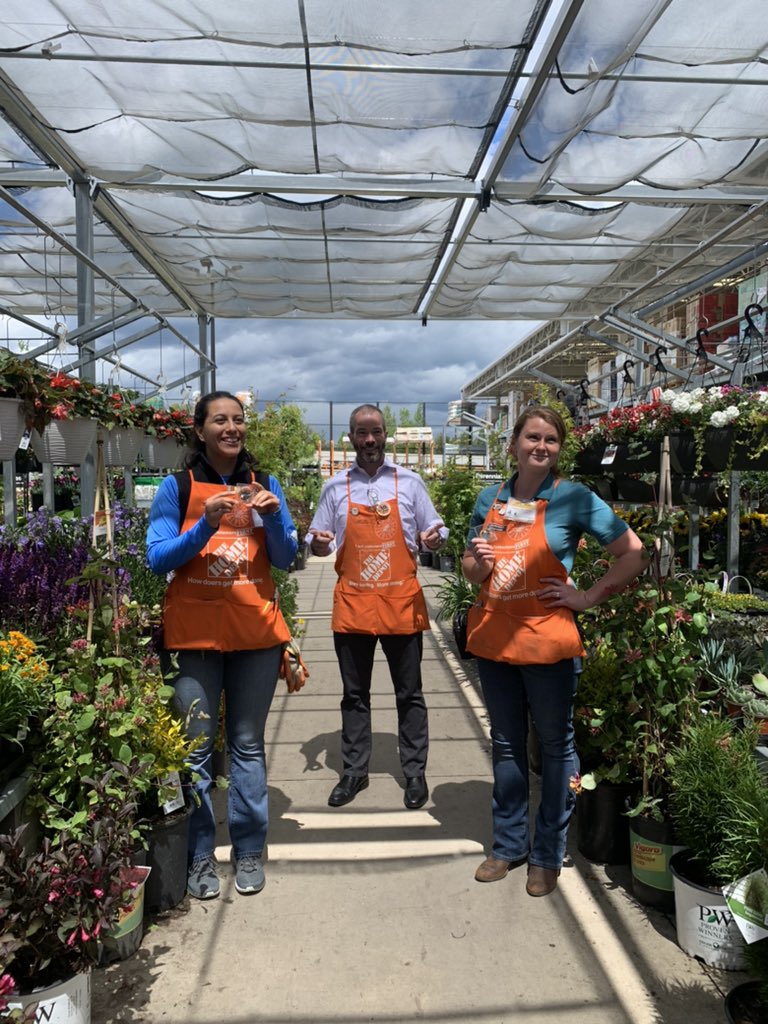 What a great day walking with @BlankenshipSB ! So proud of these two for being engaged in their business & earning RVP coins! Christine D28 DS and Topi FES. Well deserved ladies! @JasonBallDM198 @MikeCaplinger1 @WerneckeNickie @KenSawle1 @LivnInSandpoint @GYanzick @ChadMorehead1