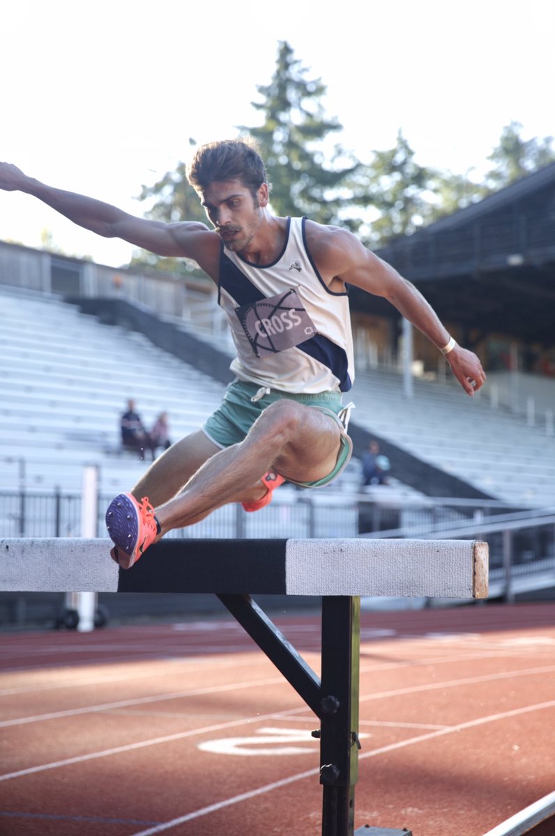 TrackTownUSA's tweet photo. Starting off hot at @PortlandTrack with heat 2 of the menβs steeplechase. π₯
Jordan Cross takes the win in 8:34.47, JUST missing the Olympic Trials standard.
πΈ: @OttoHoriuchi
#PortlandTrack https://t.co/kDft8P3sfP