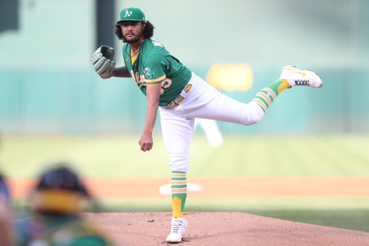 MLB's tweet photo. A's Kelly green appreciation tweet. 😍 https://t.co/TF7B6yyfpm