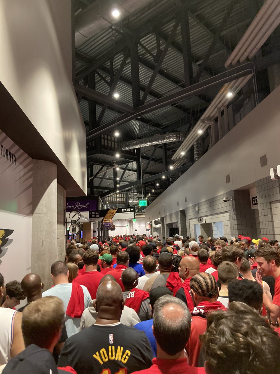 sdonelson12's tweet photo. @ATLHawks @HawksPR 

This is crazy! Why can’t we get out...this has to be a fire hazard...where is the egress????? 
This can’t be safe....
#sendhelp https://t.co/ma61lvE3Fp