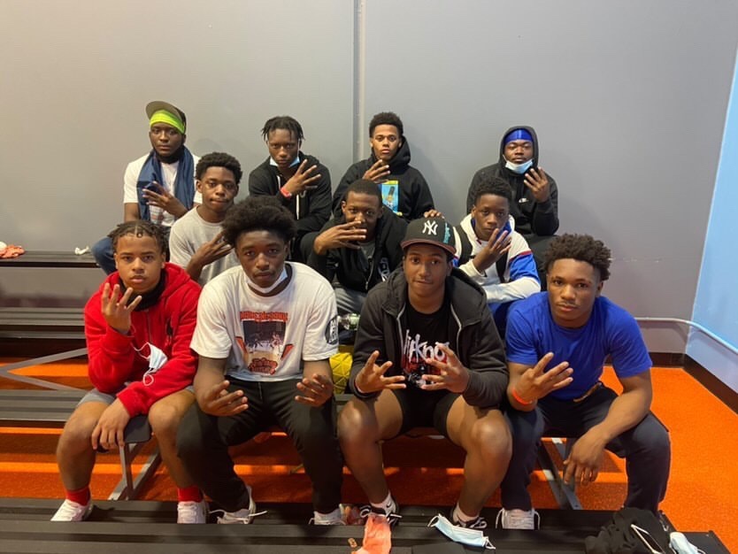 VabxToure's tweet photo. Had a good time with my dawgs at Sky Zone today!! #irvingtontuff #positionbonding #family https://t.co/KMZZna7F7F