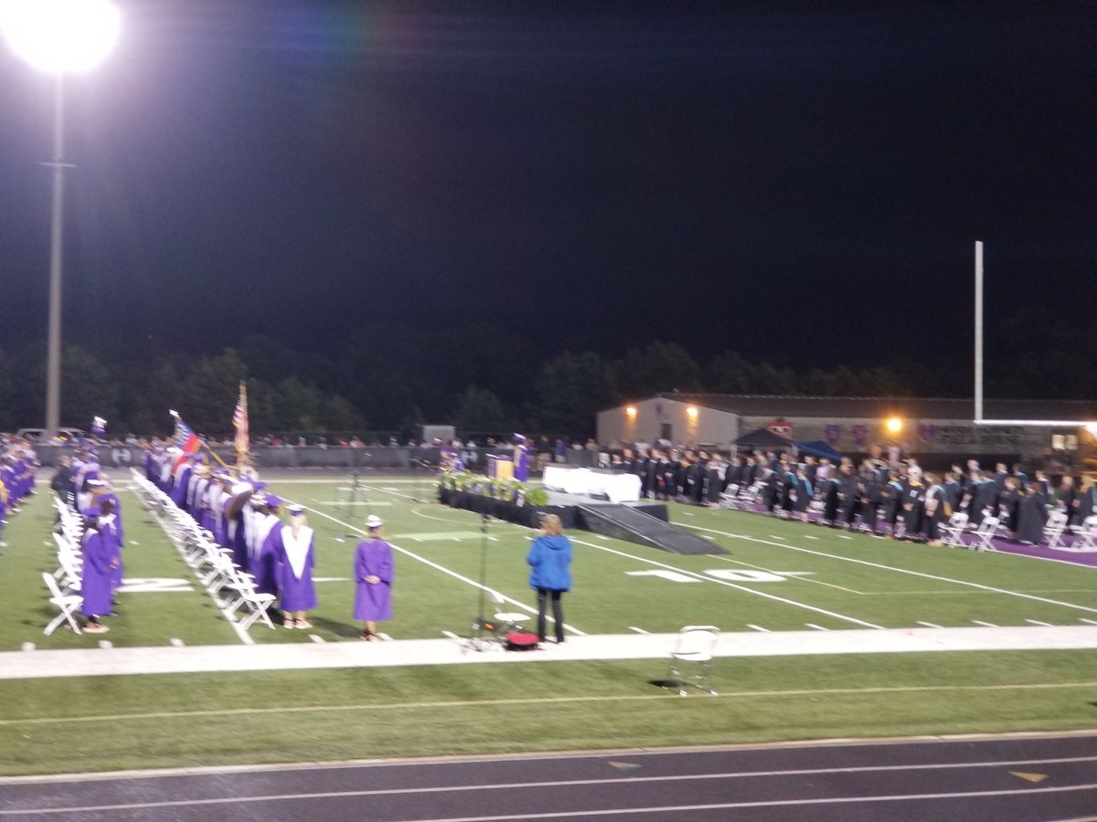 DMills01's tweet photo. Rain couldn't stop this graduation!!! After a 2 hour delay, we have begun🎓🎉 #classof2021 @aremills5 @HiramHighHornet #ourscholar #ourfirstborn https://t.co/dUqWQkxPR9