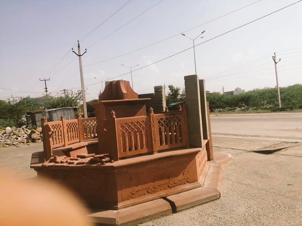 SunilRaiswal5's tweet photo. ज्यादातर तो लोग लाँकडाउन का फायदा उठा रहे है, लेकिन सुन्लो कुतो हम पालन करना भी जानते हैं और पालन को तोड़ना भी जानते हैं, 
जल्दी से जल्दी दोषी  को गिरफ्तार करे नहीं तो प्रशासन को एक बड़ा आंदोलन का सामना करना पडे़गा, 
"टोडा़सराय " https://t.co/pk9yS9FugO