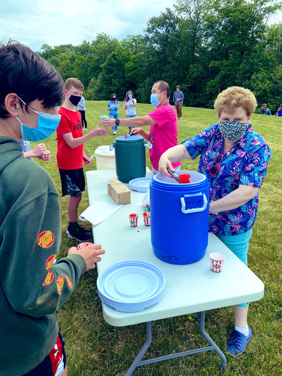 counselChandra's tweet photo. @EtownAreaMS 8th graders earned Rita’s today for having all of their work completed! 🤩 Shoutout to their awesome teachers for planning a fun day! @ https://t.co/NjPcGwuJFK
