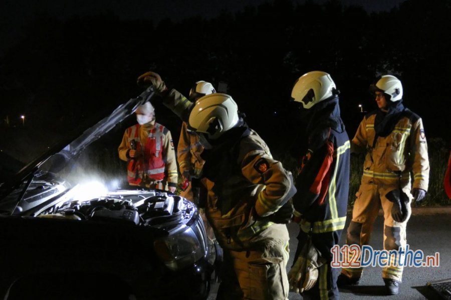 Auto vliegt spontaan in brand tijdens pechgeval in #Beilen. 112Drenthe.