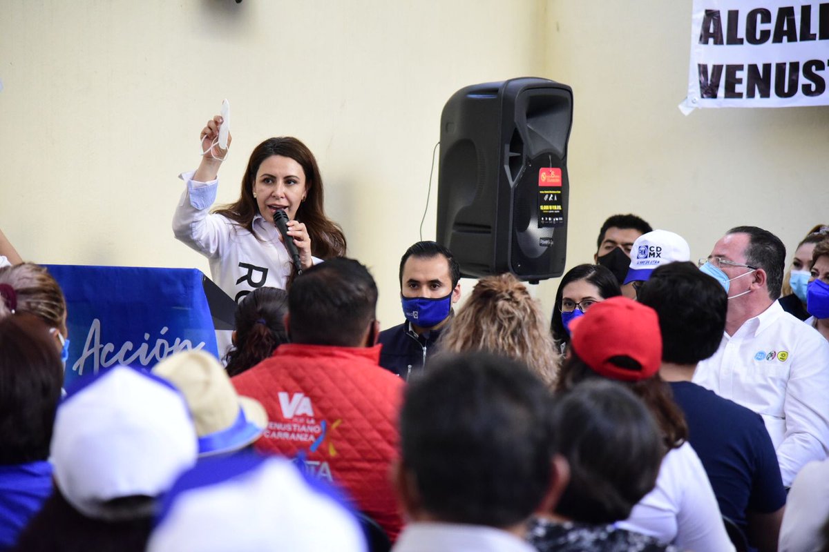 PAN_CDMX's tweet photo. 🎉 En Venustiano Carranza ya se siente el cambio con @Rocio_BarreraB como Alcaldesa.

🔵 Las y los Panistas de la alcaldía refrendan su apoyo a nuestros candidatas y candidatos de #VaXLaCDMX.

¡JUNTOS VAMOS A GANAR! 🙌

#6DeJunio #VotaPAN #SíHayDeOtra https://t.co/wiDyB1ckXn