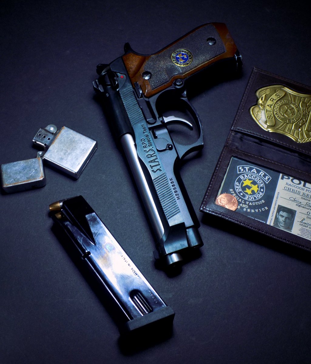 KendoGunShopYT's tweet image. Chris may be using the USW-A1 now but his original sidearm will always be my personal favorite.

M92F-C/S.E.02 

#REBHFun #ResidentEvil #SamuraiEdge