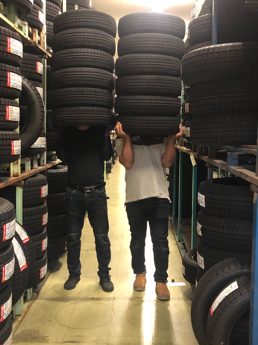 タイヤショップ ツーエル 神辺店です いち早くスタッドレスタイヤを入荷 入荷準備の為タイヤ移動 力持ちすぎる 笑 皆様もお早目のスタッドレスタイヤのご準備おすすめします 夏タイヤも在庫十分ございます 本日も営業中 福山市 タイヤ タイヤショップ ツーエル 神辺店です いち早くスタッドレスタイヤを入荷 入荷準備の為タイヤ移動 力持ちすぎる 笑 皆様もお早目のスタッドレスタイヤのご準備おすすめします 夏タイヤも在庫十分ございます 本日も営業中 福山市 タイヤ