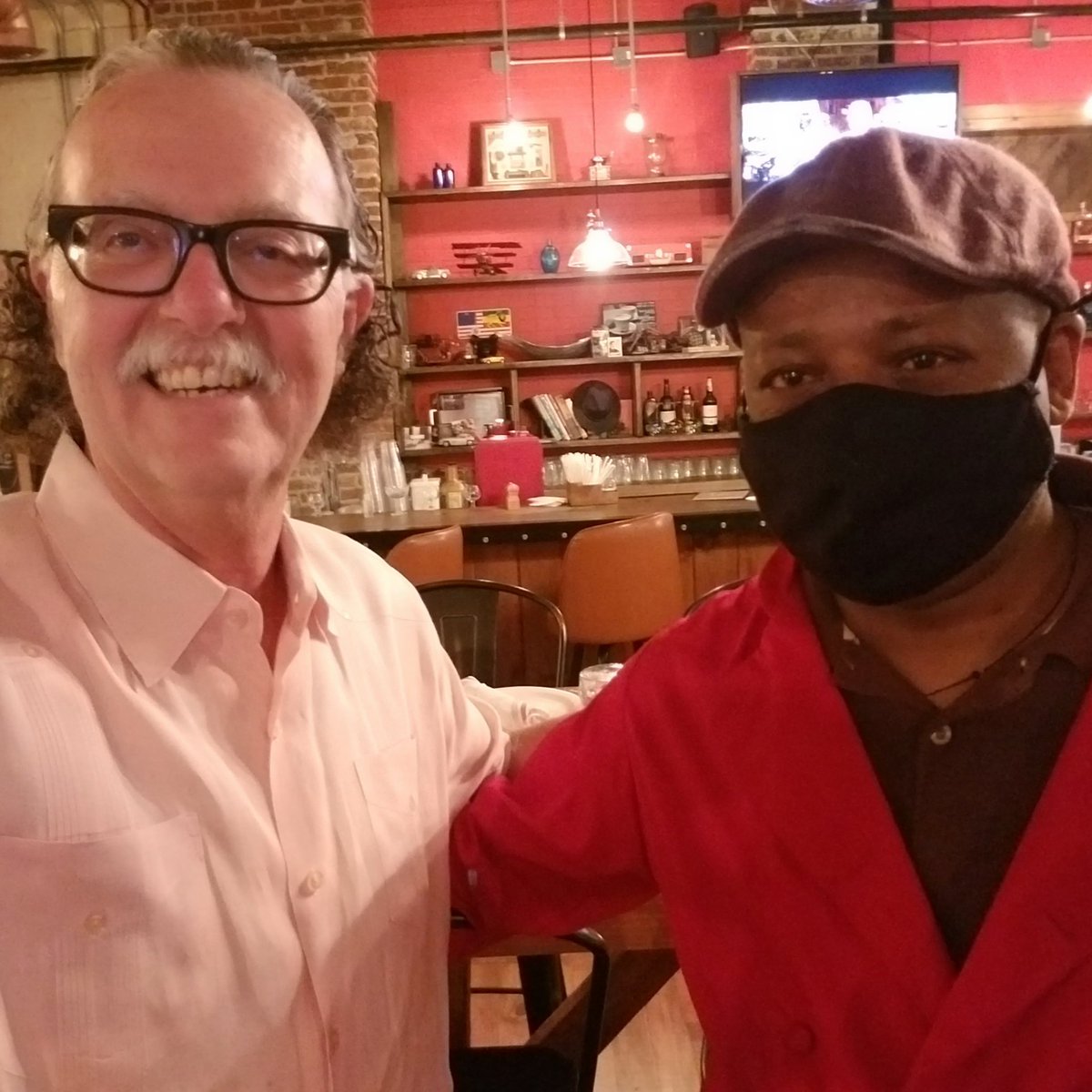 reemberto's tweet photo. Simply awesome to reconnect with old friends - in person - at Zed's #SilverStrings @mikediegel Good food. Good drinks. Good vibes. Good conversation. Good times. #SilverSpring https://t.co/ex9KJfnCTh