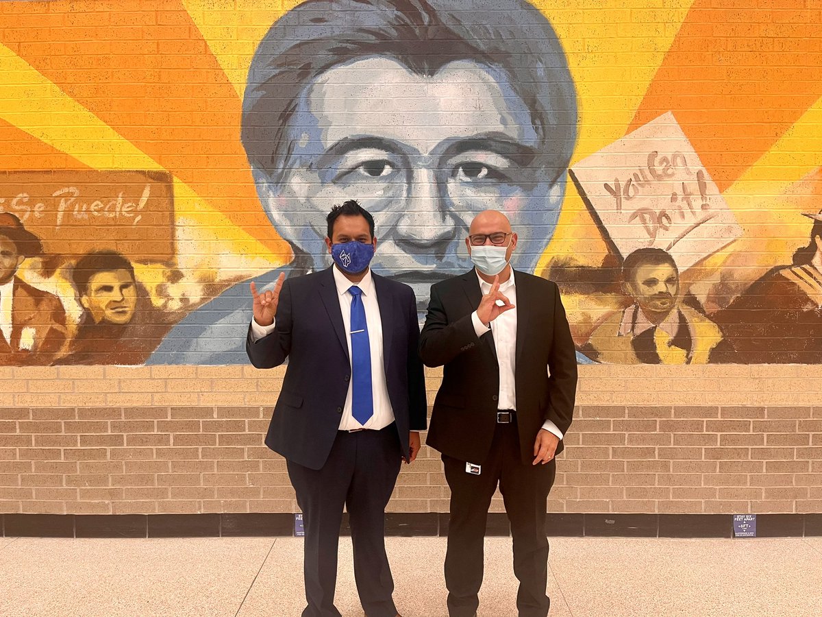 educatorsimpact's tweet photo. Honored to attend our @ChavezLoboBand Spring “Band”quet!! Thank you for always representing @ChavezHS_HISD with excellence!! https://t.co/YIBA3yHLHV