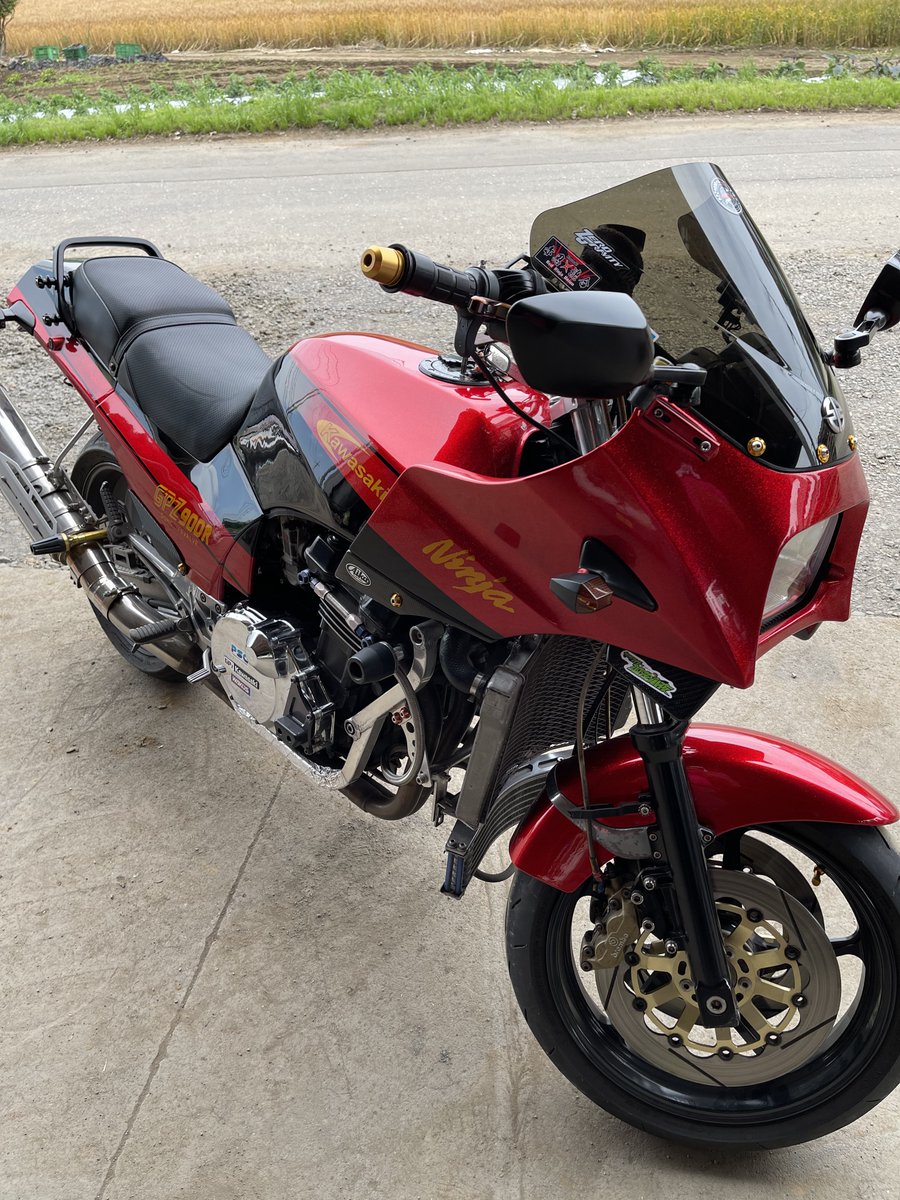 GPZ900R カスタムペイント終わりました！！ 純正のデザインをベースに