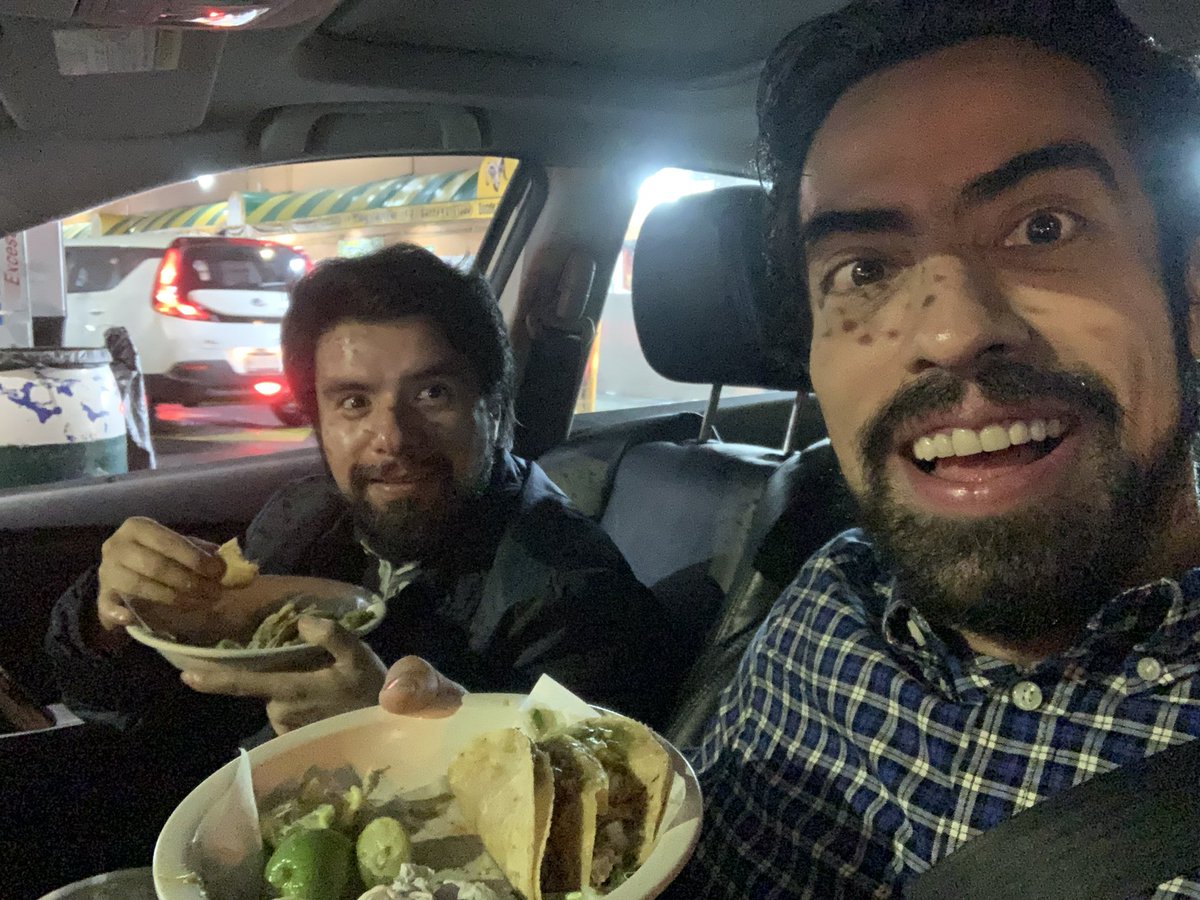 Camus_Mu's tweet photo. Cuando lo invitas a comer tacos... #tacos #suadero #longaniza #maciza #borregoviudo #enpareja #momentosjuntos #engordando https://t.co/B0WwV88zek