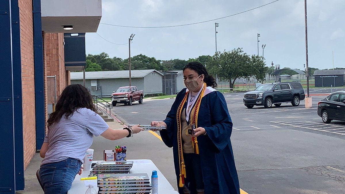 AnchorChs's tweet photo. So excited to pass out yearbooks to our Tigers today! If you missed it, you may pick them up Tuesday during lunch and from the front office after that. https://t.co/cGPe1UxDzr