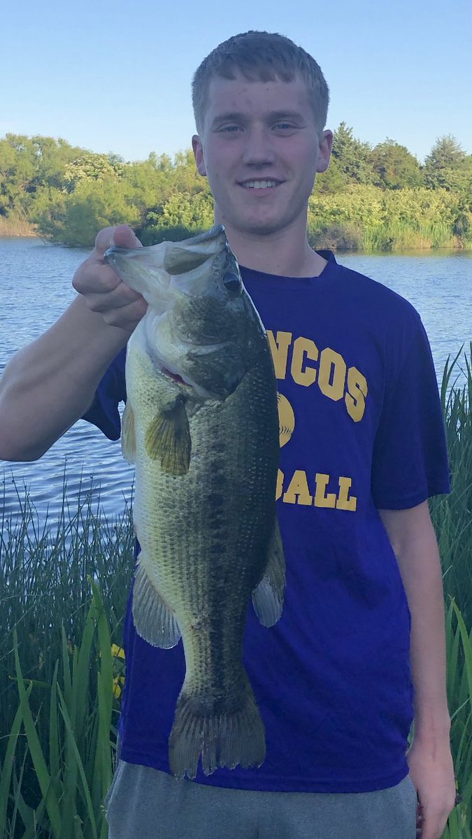 CalebRowan8's tweet photo. Caught a couple nice fish today #4lbs #5lbs https://t.co/OUvjHJceWw